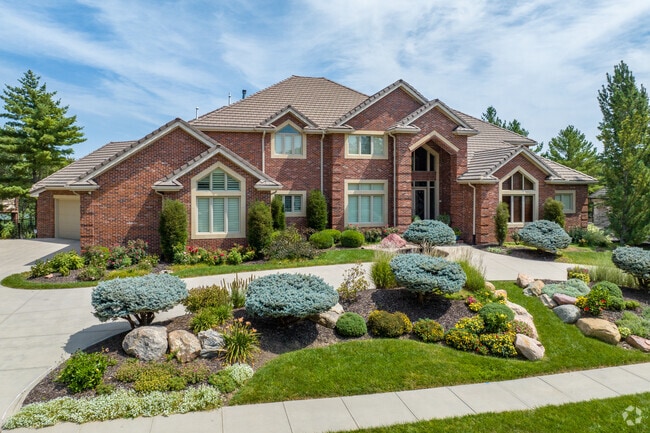 Many of the homes in The Ridges feature beautiful landscaping.