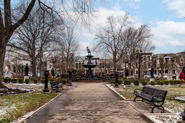 The Historic Downtown Bowling Green has a square surrounded by several businesses.