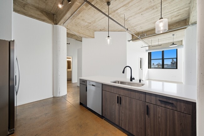 Teweles Seed Tower Apartments, Milwaukee, WI 53204 - photo 3