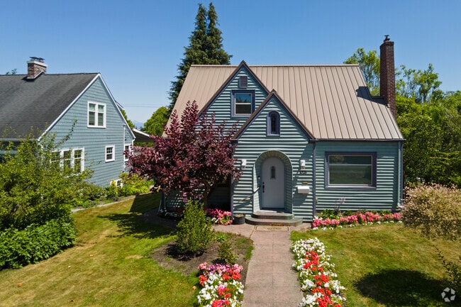 Cape Cod style homes in Northwest Everett.