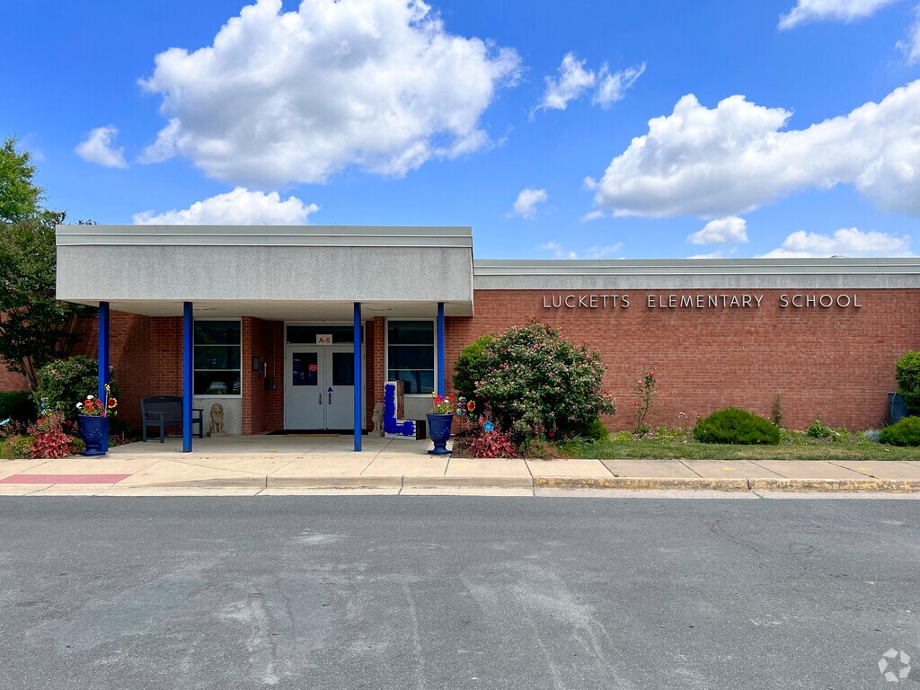 Lucketts Elementary School serves students from Kindergarten to 5th grade.