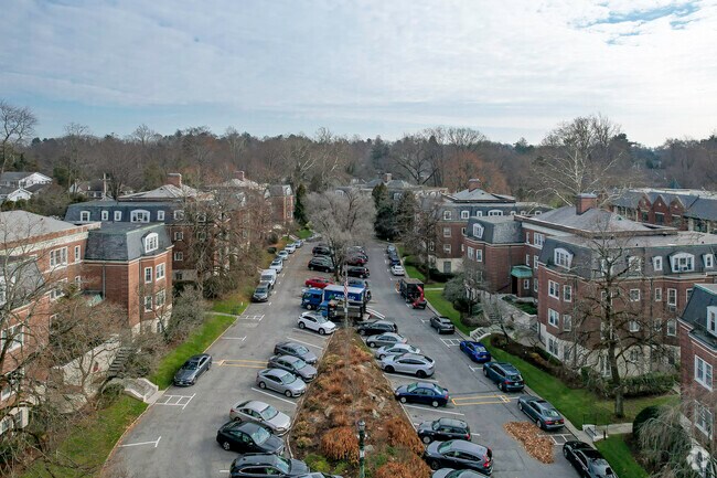The Scarsdale Chateaux is the oldest co-op building located in Old Scarsdale.