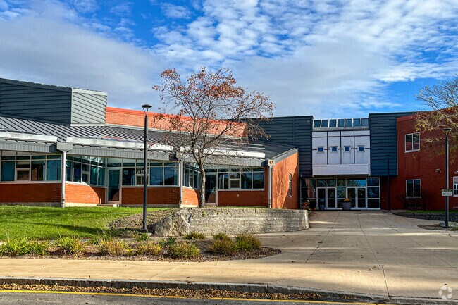 Souhegan Coop High School is located in the Amherst neighborhood.