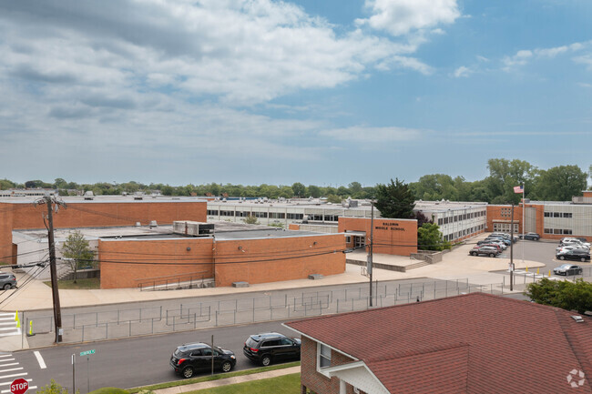 Test scores at Baldwin Middle School in Baldwin, NY are above the state average.