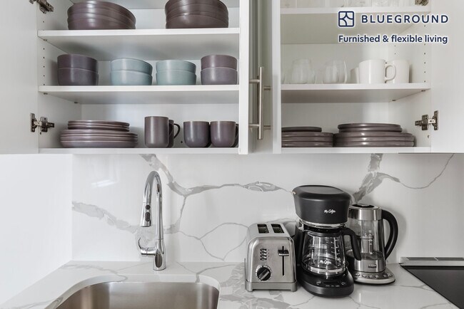 160 E 48th St unit FL13-ID1479, New York, NY 10017 - photo 7