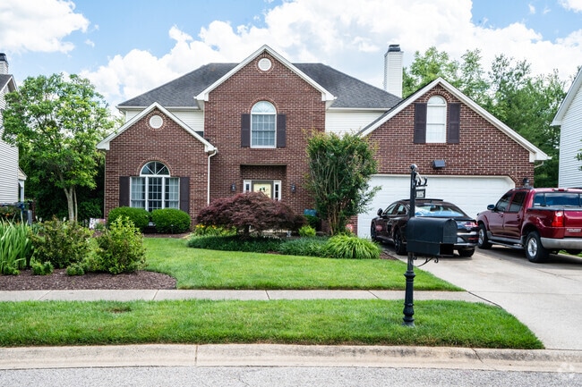 Worthington home sizes range from under 2,000 sf. to well over.