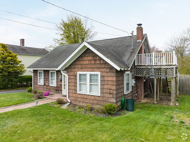 Minimal Traditional Gabled style roof in Southolds North Fork.