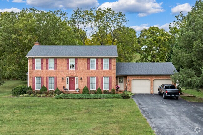 Colonial-style farmhouses make up the majority of the market in Beaver Creek.