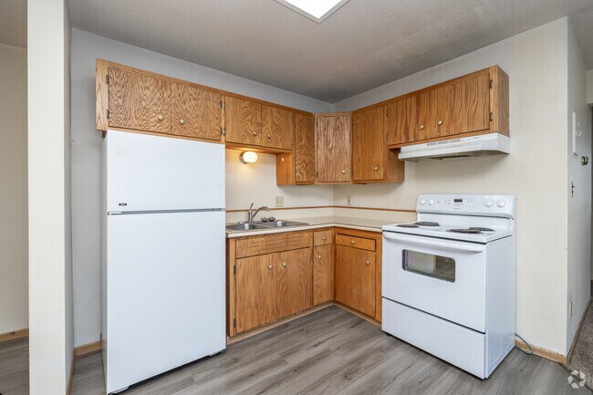 Rockridge, Moorhead, MN 56560 - photo 7