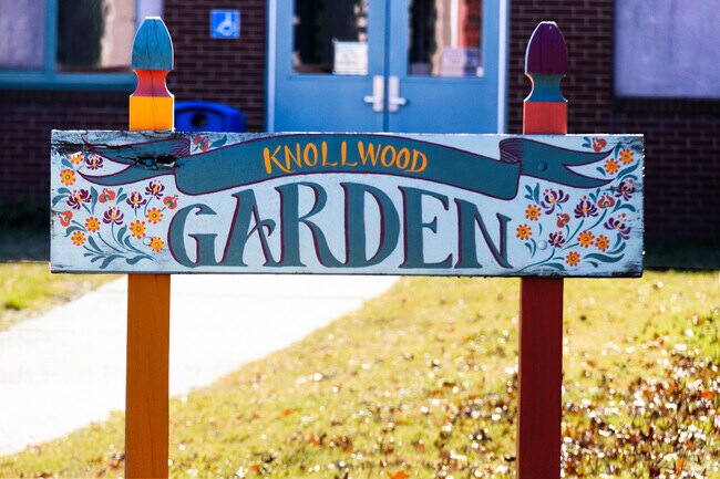 The overall Niche Grade for Knollwood Elementary School is an A.