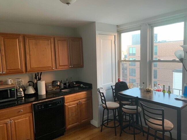 387 Hanover St unit 2, Boston, MA 02113 - photo 4