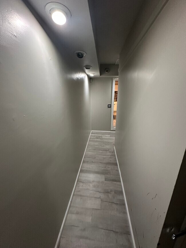 Hallway to kitchen