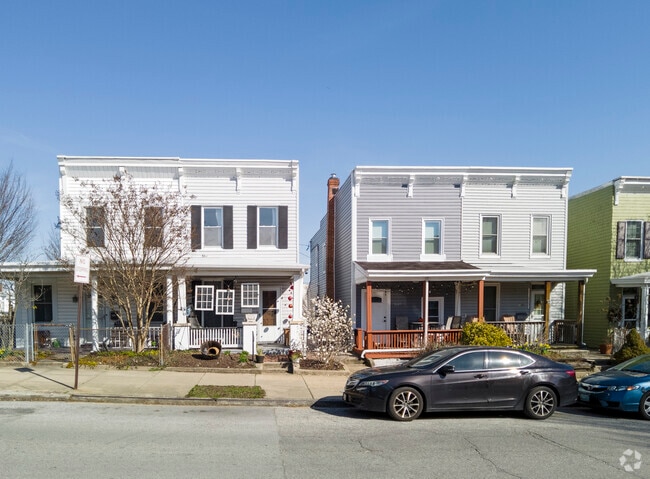 Duplexes are another common home style within the Medfield neighborhood.