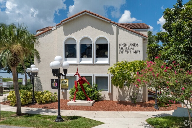 The Highland Museum of the Arts, operated by the local nonprofit Highland Arts League, hosts annual competitions alongside its rotating curated exhibits.