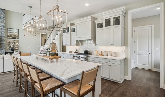 5722 Frederick Dr, Bethlehem, PA 18017 - photo 2