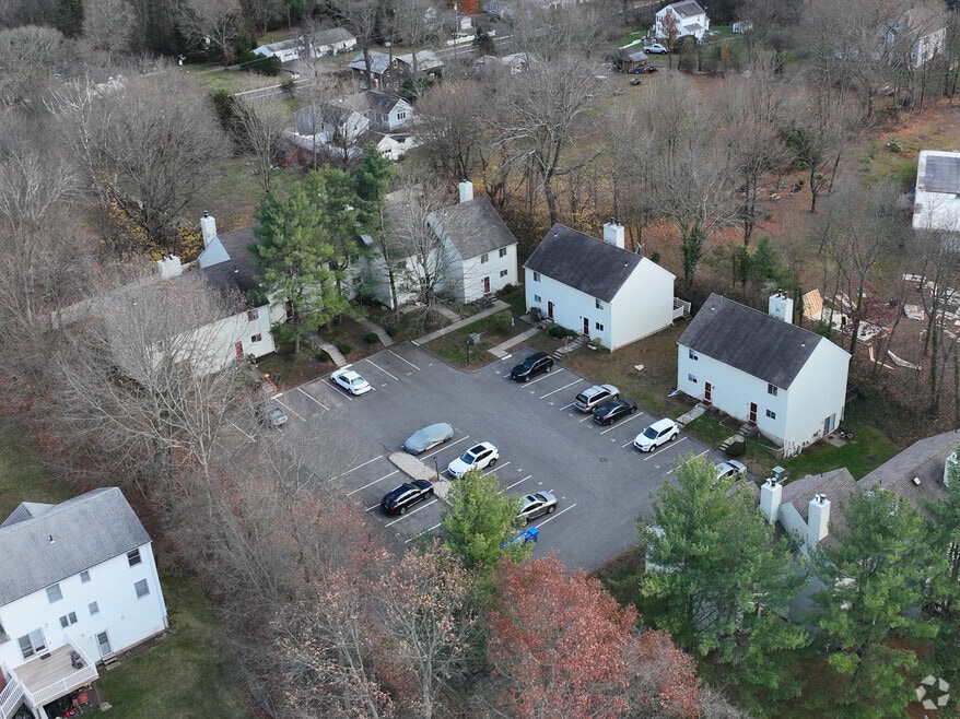 30 Larkspur Dr, Cromwell, CT 06416 - photo 2