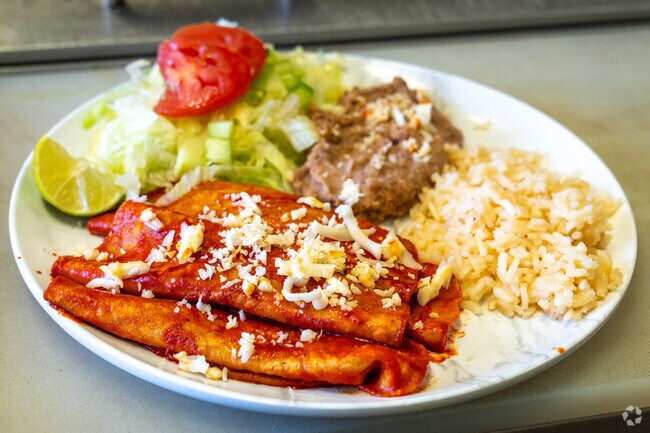 Discover the essence of Mexican cuisine in San Elizario with Tacos Guadalajara.
