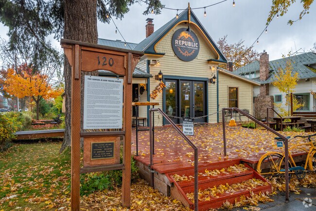 Post Falls has lots of restaurant options for locals to choose from.