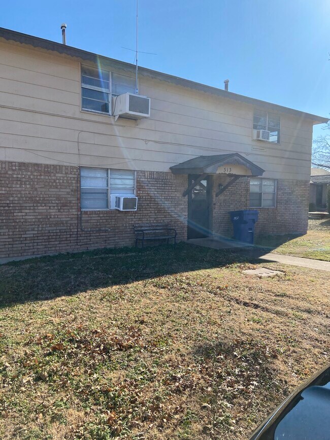 313 N 4th St unit 4, Noble, OK 73068 - photo 3