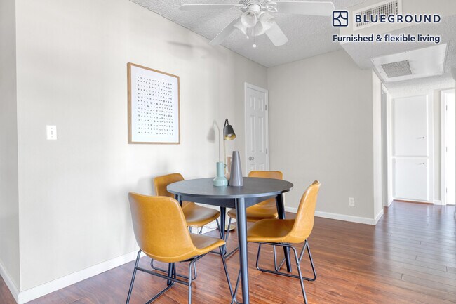 6121 Glade Ave unit FL4-ID699, Los Angeles, CA 91367 - photo 5