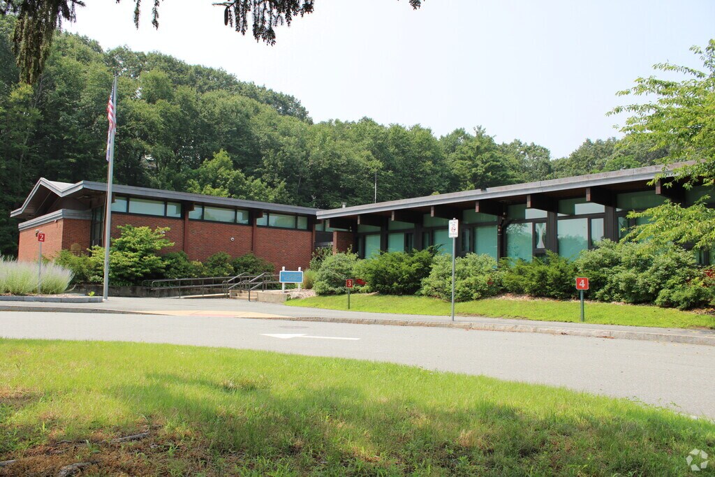 Schofield Elementary School is located in the Wellesley neighborhood.