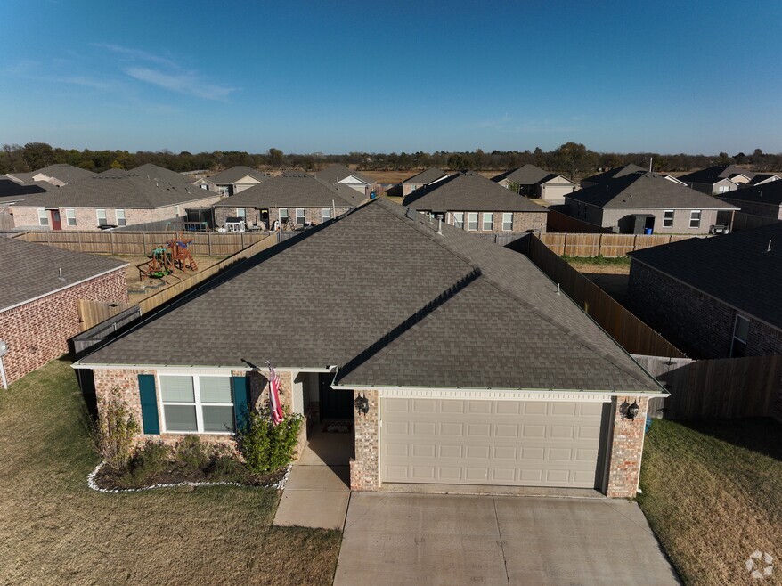 488 Fox Den Dr, Newcastle, OK 73065 - photo 2