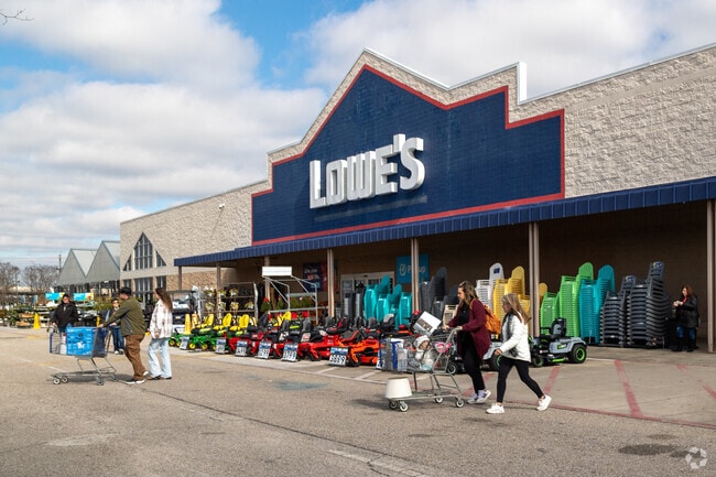 Elberta's neighboring town of Foley has access to large box stores and other retail.