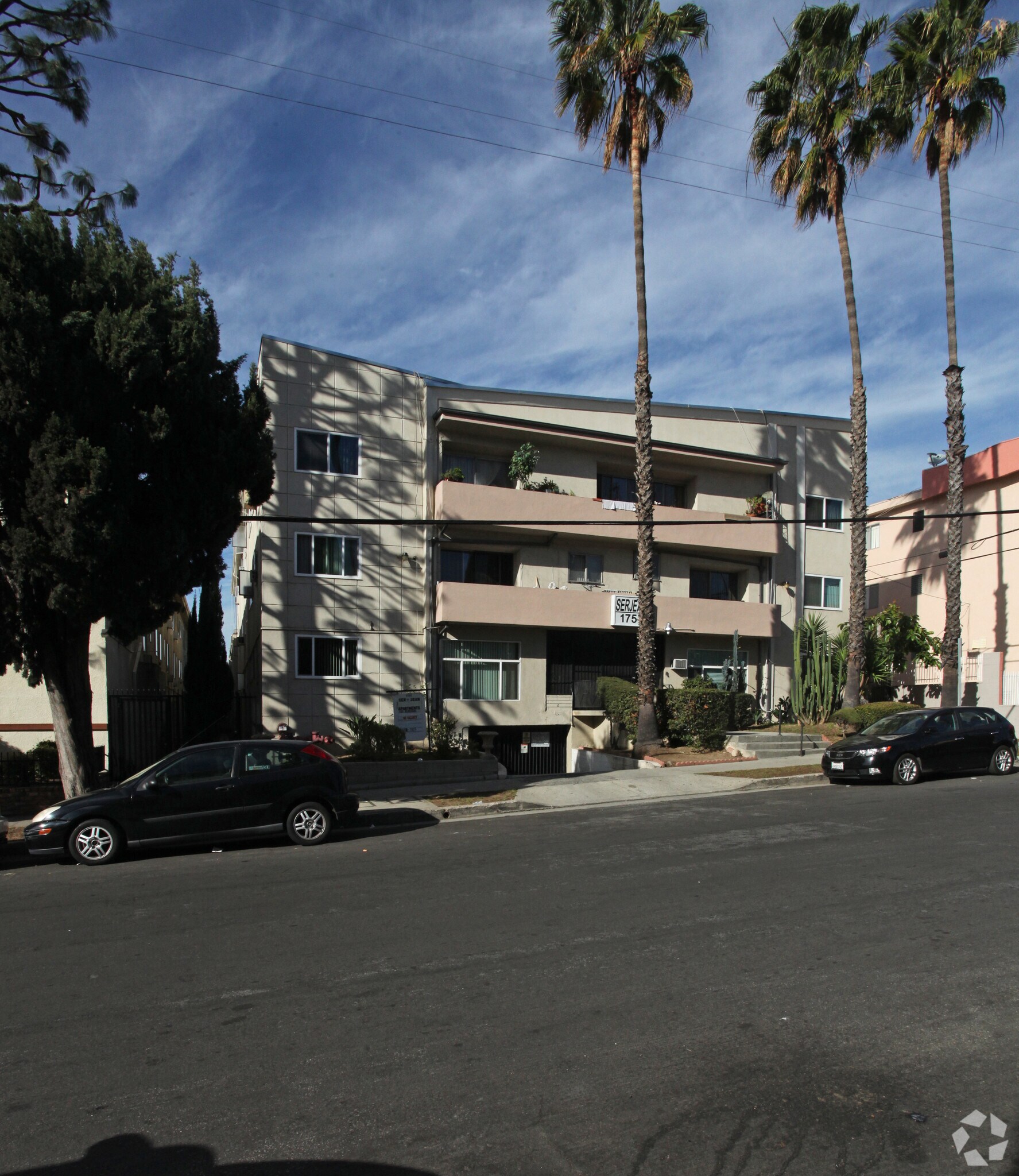 1757 N Serrano