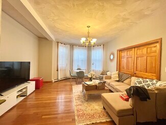 25 Gibbs St, Brookline, MA 02446