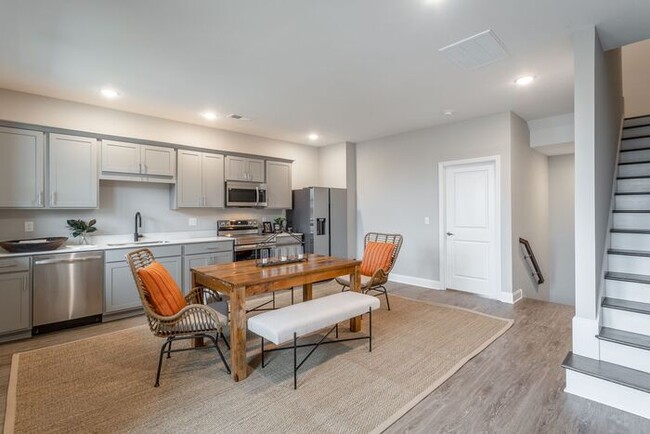 2310 E 18th St Place, Chattanooga, TN 37404 - photo 4