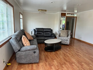 430 E 184th St, Carson, CA 90746