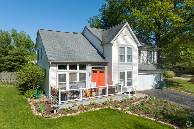 A beautiful modern traditional style home in Olentangy High Bluffs.