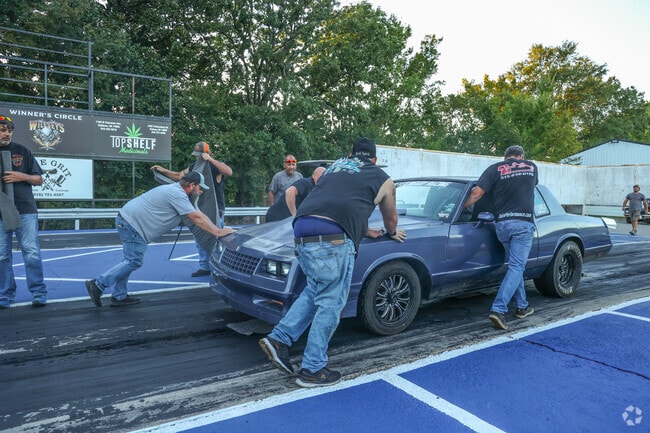 When problems happen, the whole crew jumps in to help at Willsey's Saturday Night TNT.