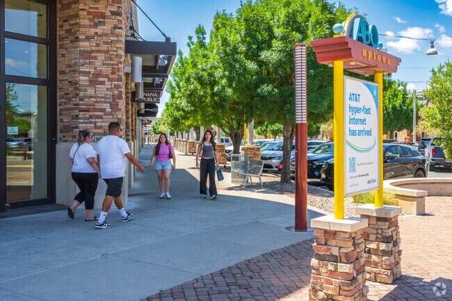 Snow Heights locals can shop all day at ABQ Uptown.