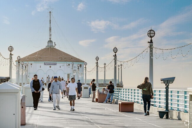 The Manhattan Beach Pier is a less popular but beautiful pier loved by locals.