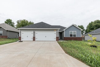 376 W Granada St, Republic, MO 65738
