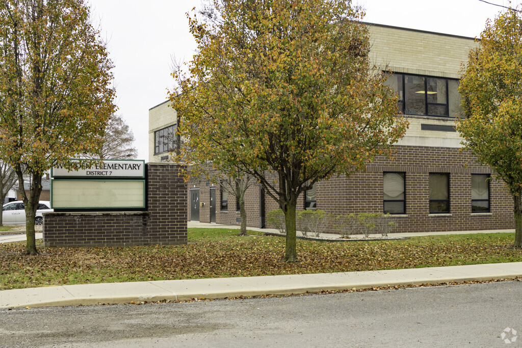 Worden Elementary School provides education in the neighborhood of 
Outlying Madison County.