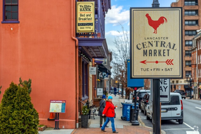 Central Market is America’s oldest continually running market and minutes from East Side.