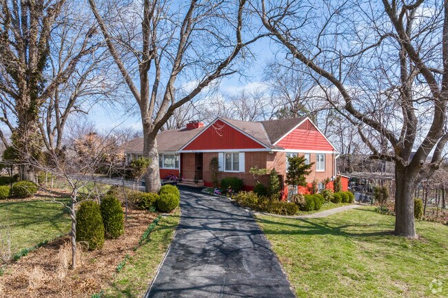 Lea Manor has many ranch style homes with aesthetics to match.
