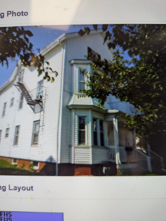 435 Walcott St Unit 3rd floor, Pawtucket, RI 02861