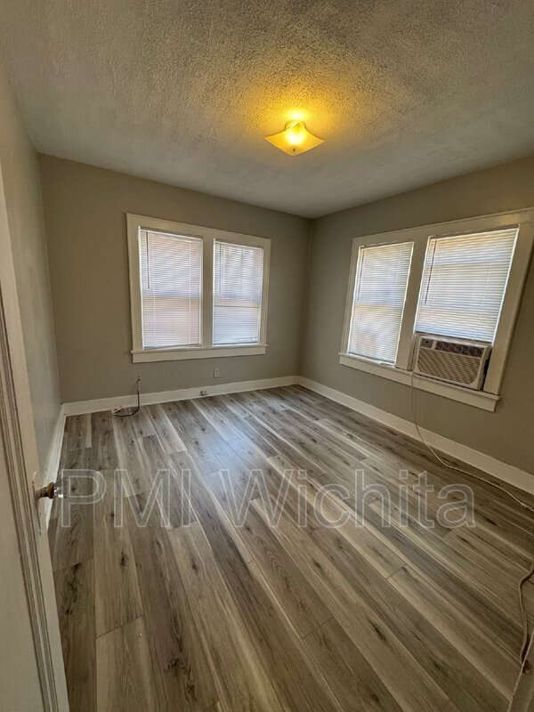 717 S Green St, Wichita, KS 67211 - photo 2