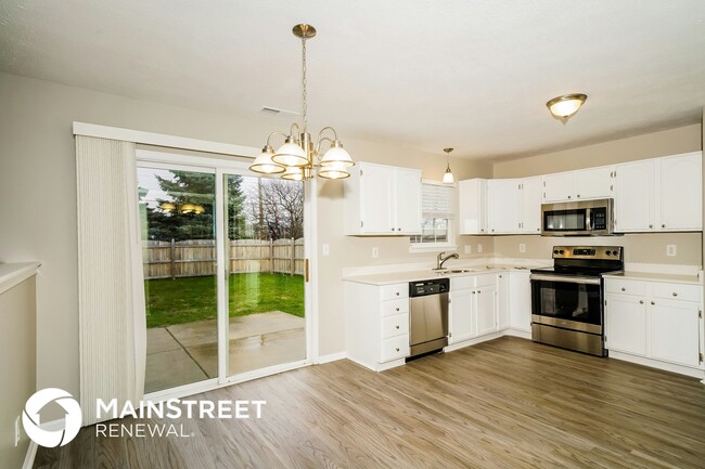 1991 Calvert Cir, Greenwood, IN 46143 - photo 5