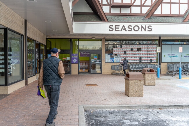 The Golden Horseshoe Shopping Center near Quaker Ridge includes kosher grocery store Seasons.
