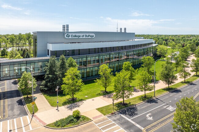 College of DuPage offers a number of associate degree & certificate programs in Wheaton, IL.