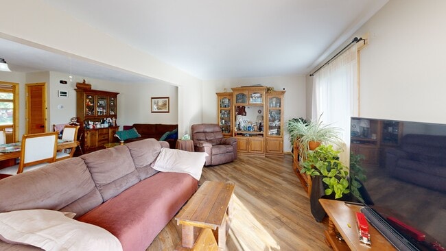 637 E Clay St, Whitewater, WI 53190 - photo 3