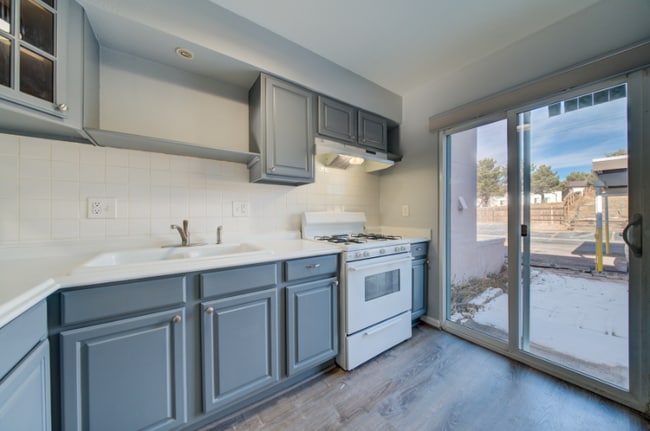 3525 Rebecca Ln, Colorado Springs, CO 80917 - photo 2