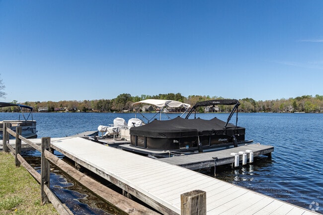 Bring your family to enjoy a day on Lake Monticello.