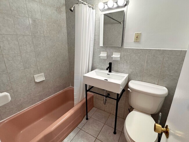 164 Winthrop Rd unit 3, Brookline, MA 02445 - photo 5