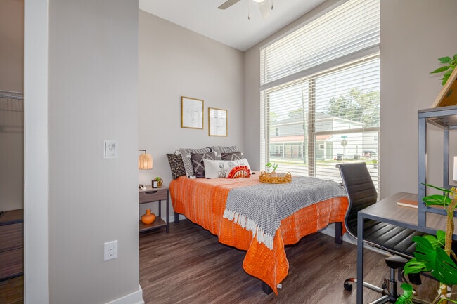 2BR, 2BA - 815SF - Bedroom