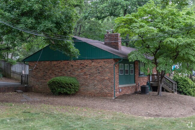 Kenwood School is one of several quality education centers in Annandale.